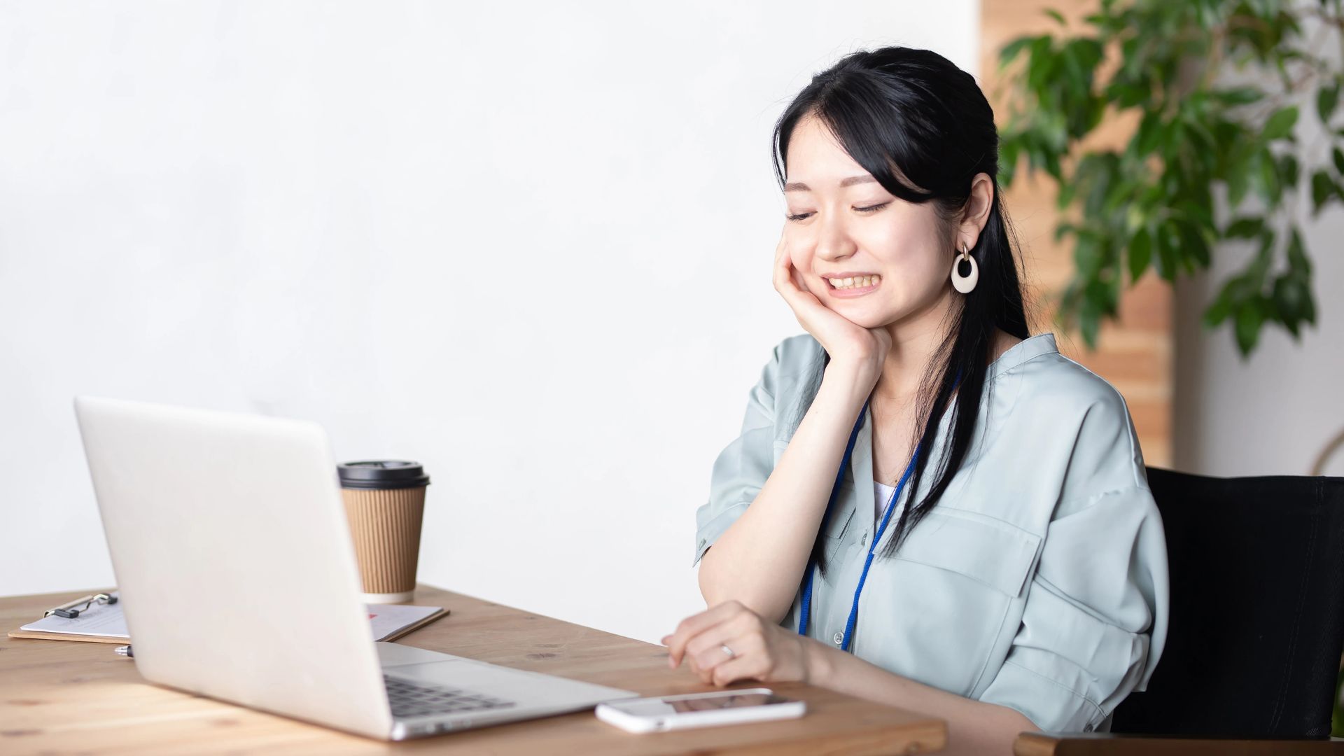 How to Stop Nighttime Teeth Grinding When You’re Stressed and Always On the Go